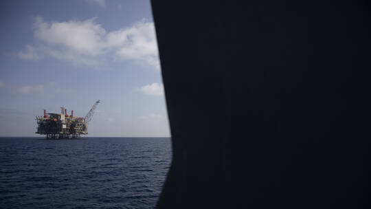 “النهار”: سفينة استخراج غاز إسرائيلية دخلت المنطقة المتنازع عليها مع لبنان (صور)