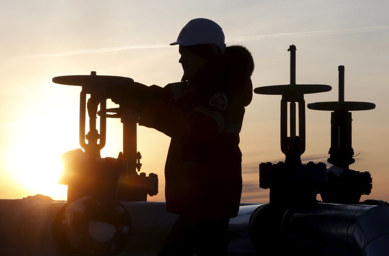 النفط يرتفع مع اتفاق الاتحاد الأوروبى على حظر الخام الروسى وإعادة فتح شنغهاى